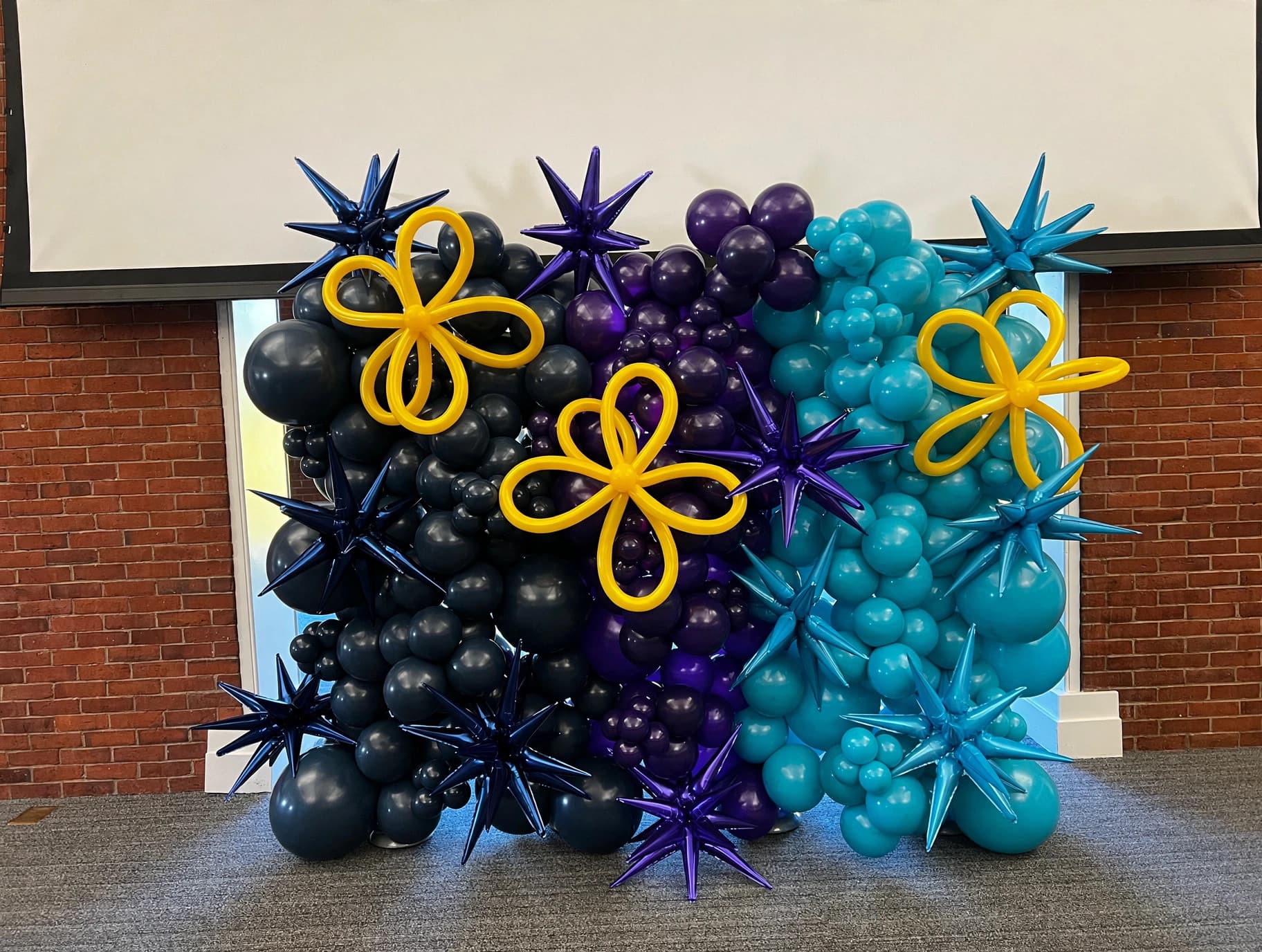 Vibrant multicolor flower-shaped starburst balloon wall